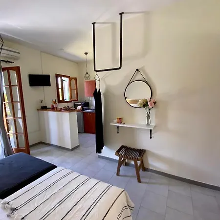 Lemon Tree B C Apartment